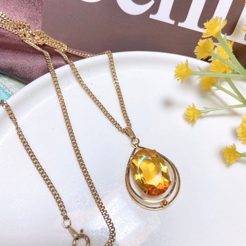 [Western Antique Jewelry] Beautifully cut corner yellow diamond inlaid layered drop-shaped necklace - Necklaces - Precious Metals Gold