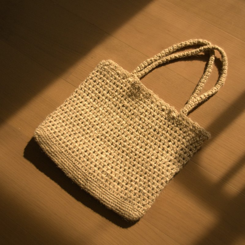 Lace Bag small portable hand / primary color woven Linen rope - กระเป๋าถือ - ผ้าฝ้าย/ผ้าลินิน 