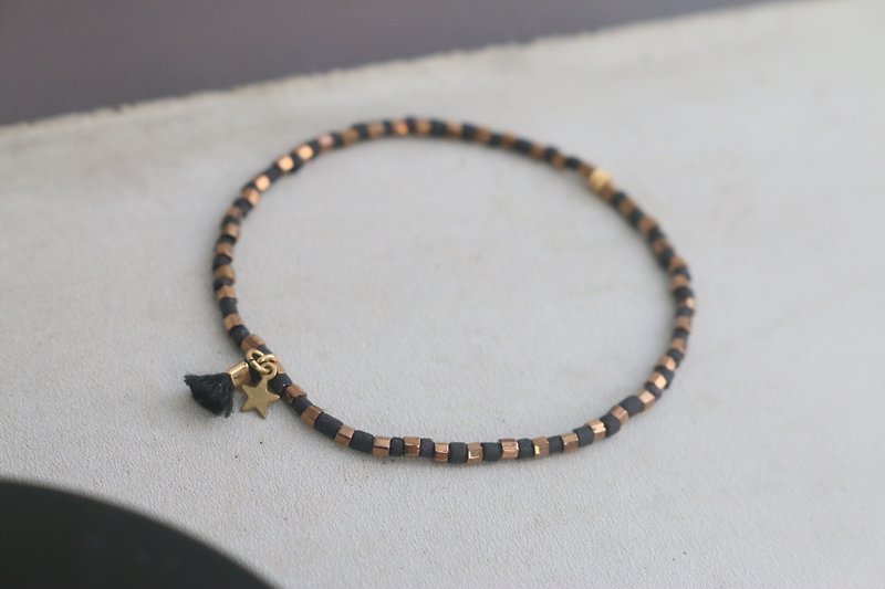 Glass beads brass bracelet (1058 Dora) - สร้อยข้อมือ - แก้ว สีดำ