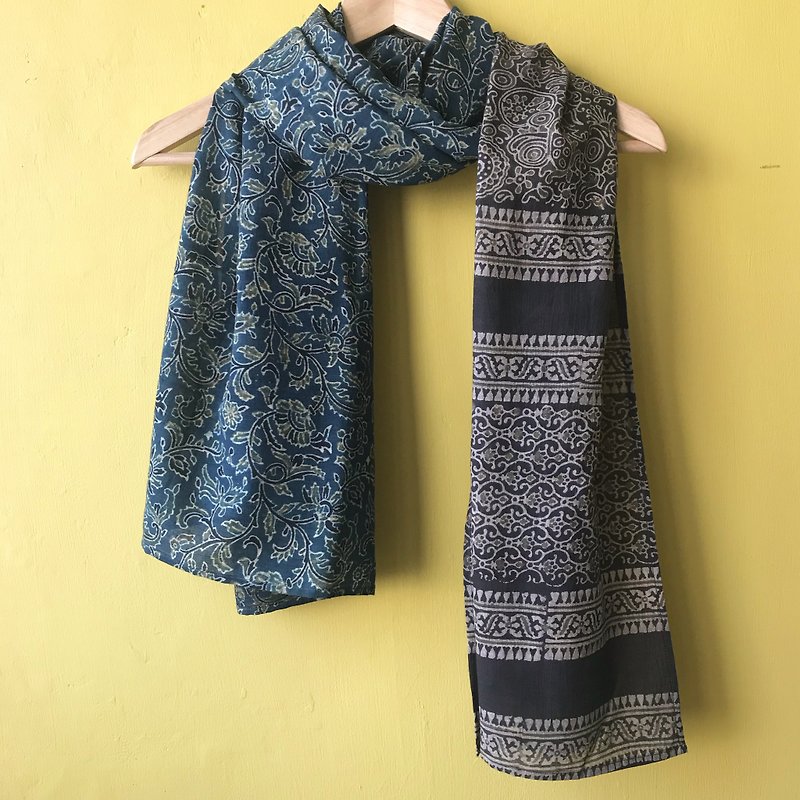 Woodcut printing and dyeing natural plant dyeing manual limited scarf - Scarves - Cotton & Hemp Blue