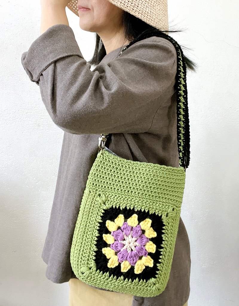 Classic Grandma Check Hand Crocheted Side Bag-Grass Green - กระเป๋าแมสเซนเจอร์ - ผ้าฝ้าย/ผ้าลินิน สีเขียว