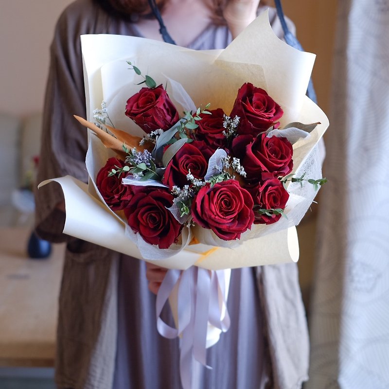 バレンタインデー・レッドバラ9本の花束 - ドライフラワー・ブーケ - 寄せ植え・花 レッド