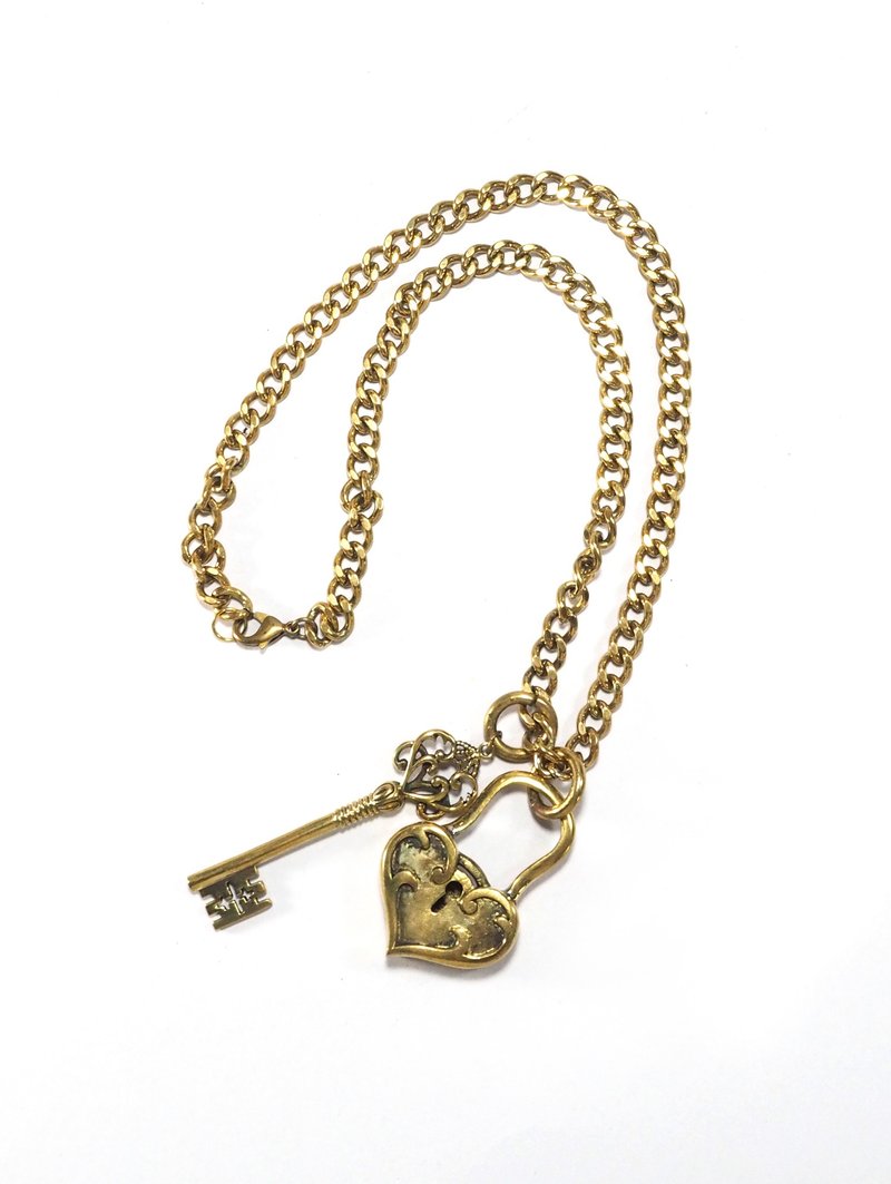 Heart Shaped Lock & Key Necklace in Brass. - 項鍊 - 其他金屬 