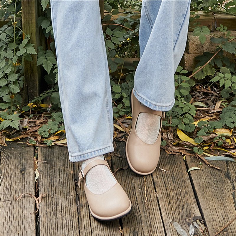 PRE-ORDER SPUR Oblic MJ Flats 斜角平底鞋 RA7013 SP Mud Beige - 其他女皮鞋 - 其他材質 