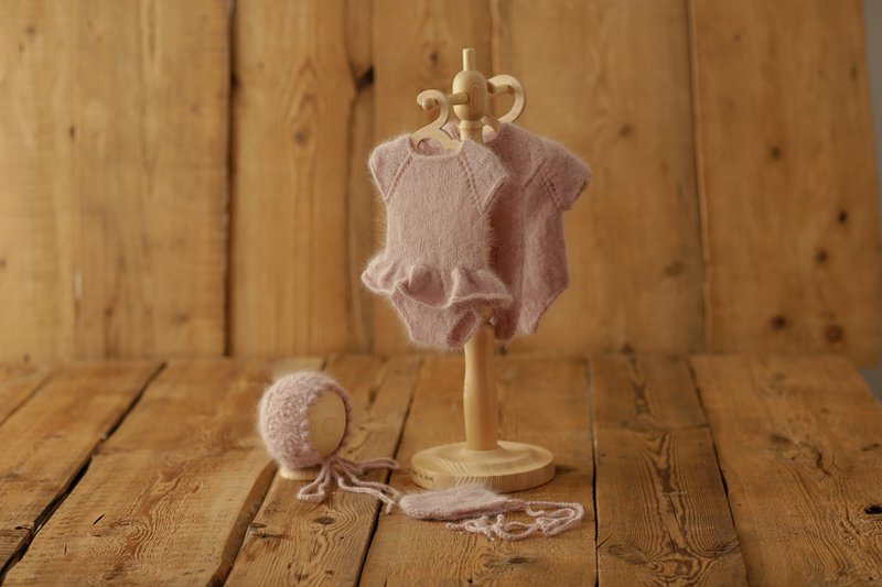 Newborn solid pink outfit, photography props girl, baby bonnet, gowns girls - 嬰兒手鍊/飾品 - 羊毛 粉紅色