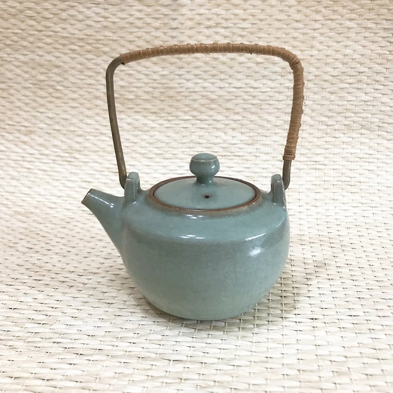 Teacher Xiao Hongcheng's handmade ㄇ-shaped Bronze handle and bamboo woven teapot - ถ้วย - ดินเผา 