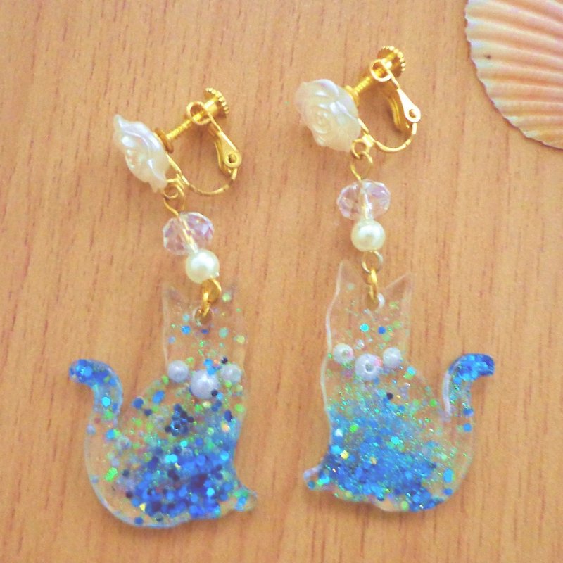 Blue Transparent Cat Earrings in Pierce and Clip-on Decor with Blue Glitter - ต่างหู - เรซิน สีน้ำเงิน