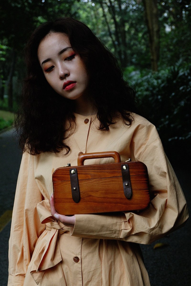女包新款2019個性百搭輕復古女包簡約小包女斜挎氣質單肩木包梵集 - 側背包/斜背包 - 木頭 咖啡色