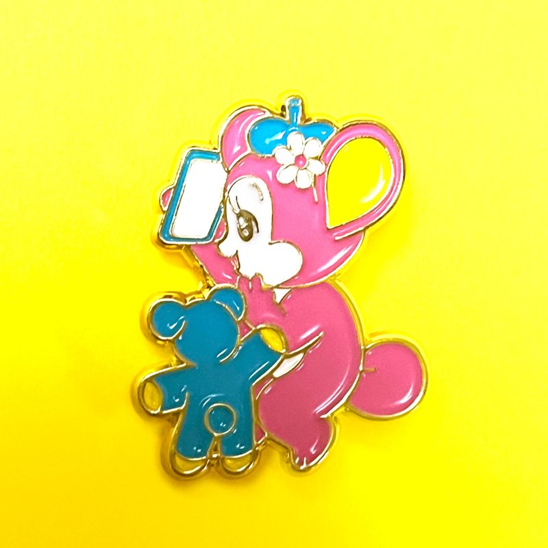 スマホ依存の昭和のクマちゃん ピンバッジ 自撮り - 其他 - 其他金屬 