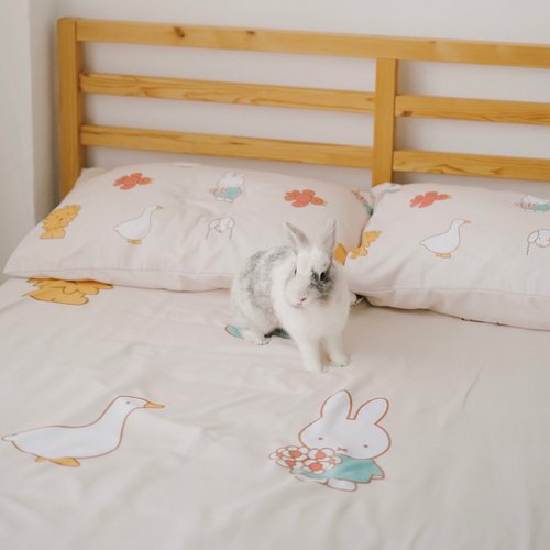 in love with my new miffy pillow ₍ᐢ..ᐢ₎♡ also my new white sheets from  @everlastingfabric !