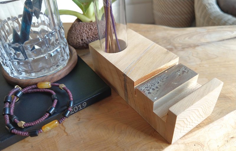CL Studio【cypress-mobile phone holder/business card holder】N139 with test tube and dried flower - Card Stands - Wood Gold