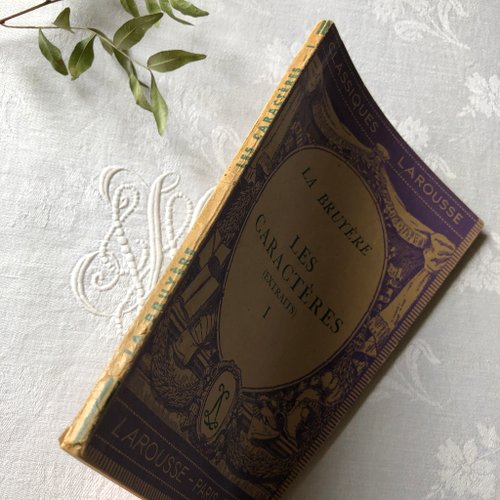アンティーク本　フランス製　Interviews fantaisistes 1930年代のフランスの古典的なポケットブック_lescaractères