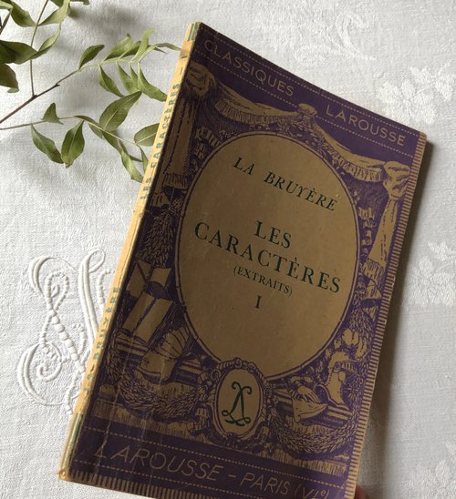 アンティーク本　フランス製　Interviews fantaisistes 1930年代のフランスの古典的なポケットブック_lescaractères