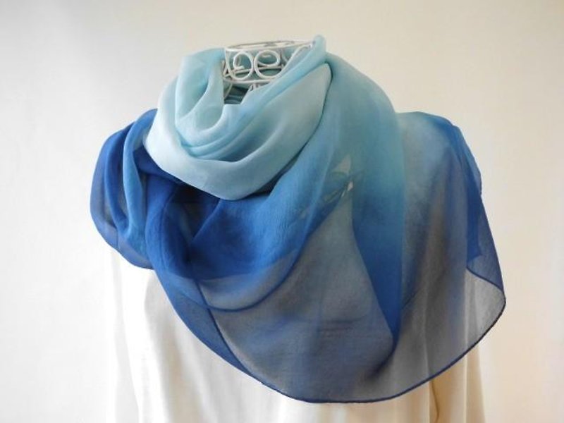 再出品(波の音)大判・シルクシフォン・藍染めグラデーションストール - 絲巾 - 絲．絹 藍色