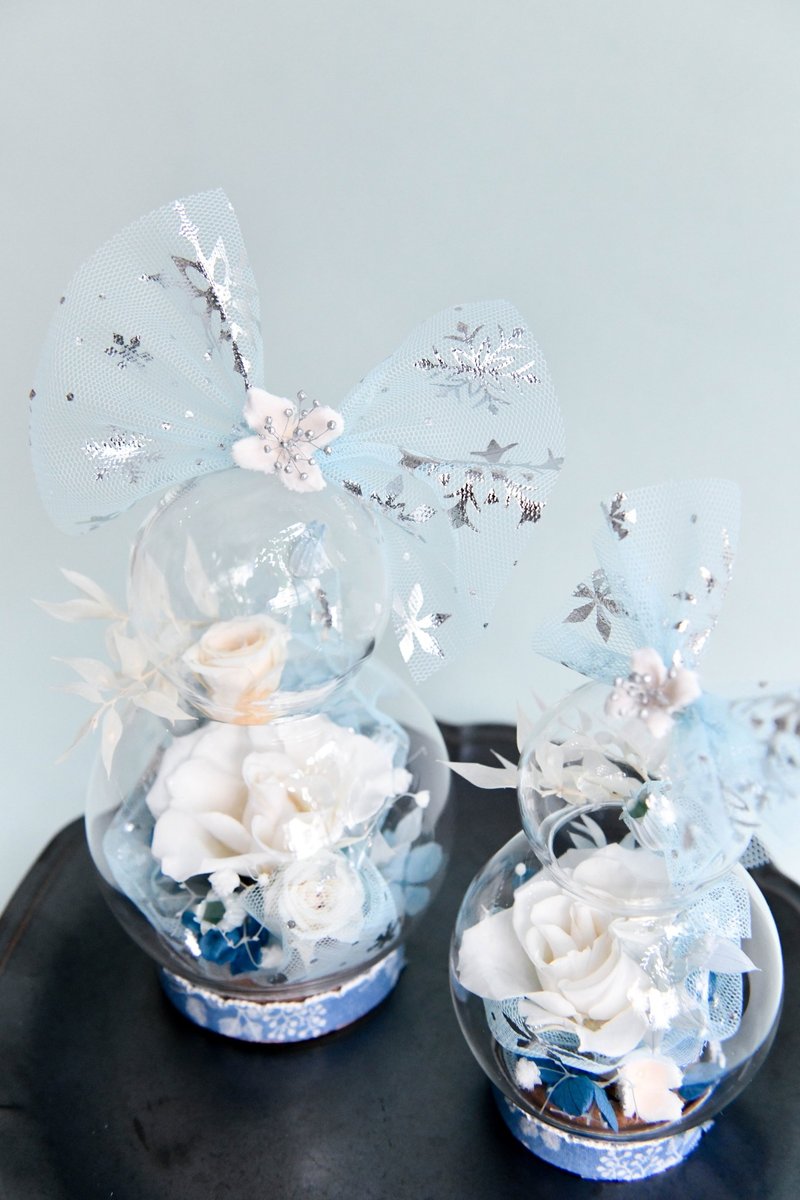 純白心語 浪漫雪人花禮 Pure Love Snowman Glass Dome - 擺飾/家飾品 - 植物．花 