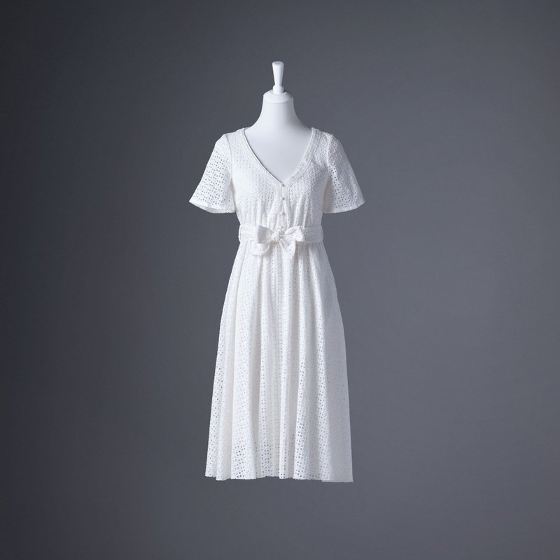 [Newly launched] Narcisse holiday style hollow lace cotton dress - ชุดเดรส - ไฟเบอร์อื่นๆ ขาว