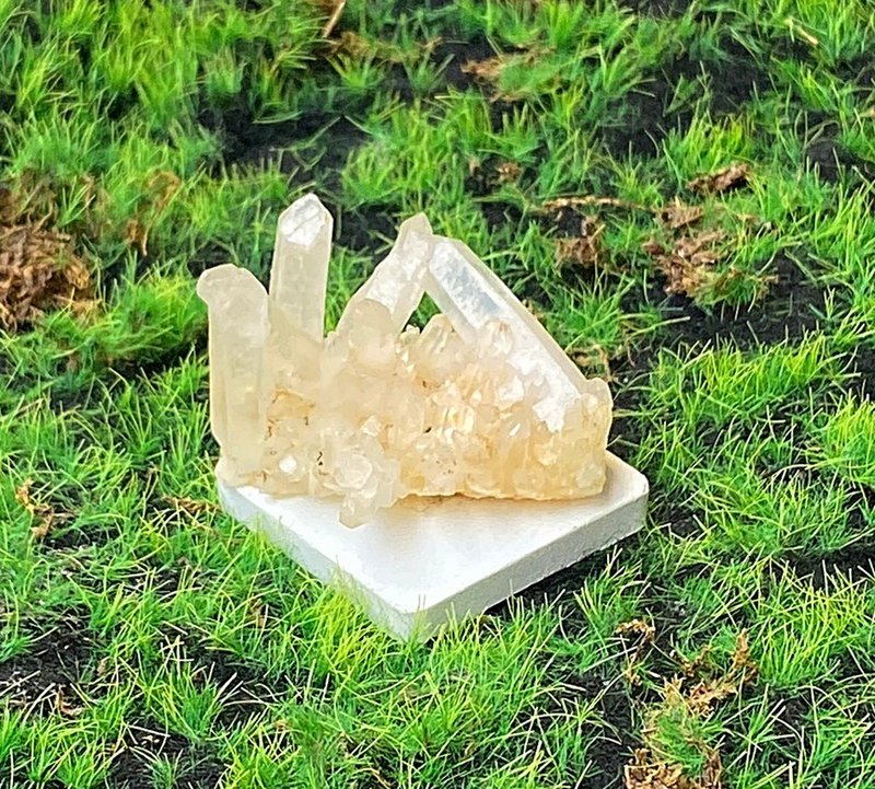 Energy crystal ornaments - natural raw mineral energy white crystal clusters, degaussing and purification, shipping into the house as a gift - ของวางตกแต่ง - คริสตัล หลากหลายสี