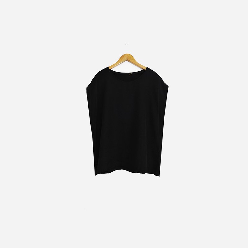 Dislocation vintage / plain black sleeveless vest no.734 vintage - เสื้อกั๊กผู้หญิง - เส้นใยสังเคราะห์ สีดำ