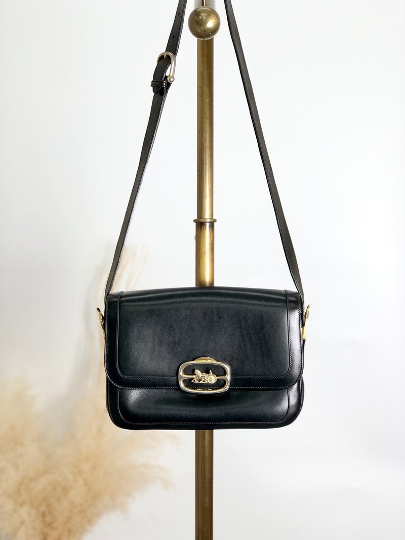 【 日本直送　名牌中古包 】CELINE セリーヌ ショルダーバッグ ブラック 馬車 レザー vintage ヴィンテージ オールド cn36ue - 側背包/斜背包 - 真皮 黑色