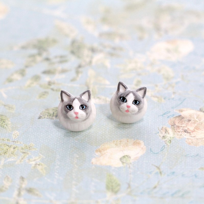 Ragdoll cat earrings, Cat stud earrings, cat lover gifts - 耳環/耳夾 - 黏土 灰色