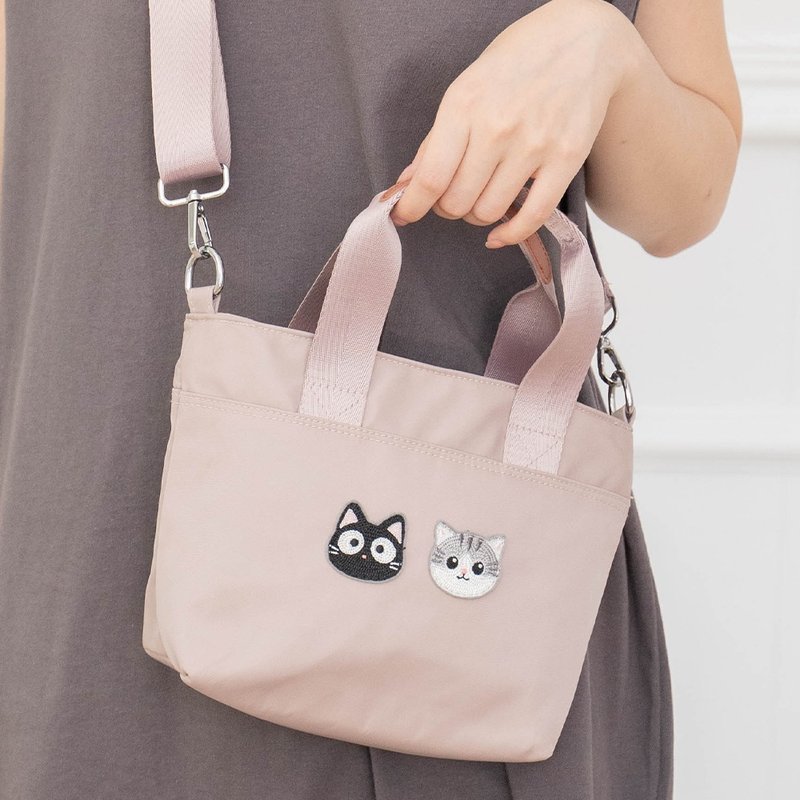 Little Black Cat x Little Gray Cat Vegetable Basket Bag Lightly Waterproof Towel Embroidered Portable Crossbody Bag [33001301] - กระเป๋าแมสเซนเจอร์ - วัสดุกันนำ้ สึชมพู