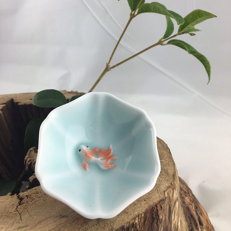 CereiZライフスタイル・六角カップ魚 - 急須・ティーカップ - 陶器 ホワイト