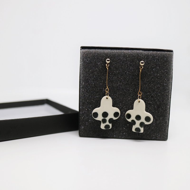 Club black earrings - Earrings & Clip-ons - Pottery 