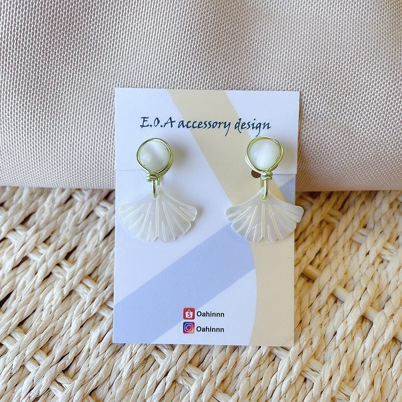 Cat's Eye Ginkgo / Painless Clip-On - Earrings & Clip-ons - Other Materials White