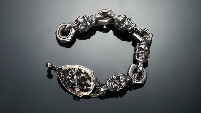 ROUGH CRAFTS Joint Shield Skull Bracelet - สร้อยข้อมือ - โลหะ สีทอง