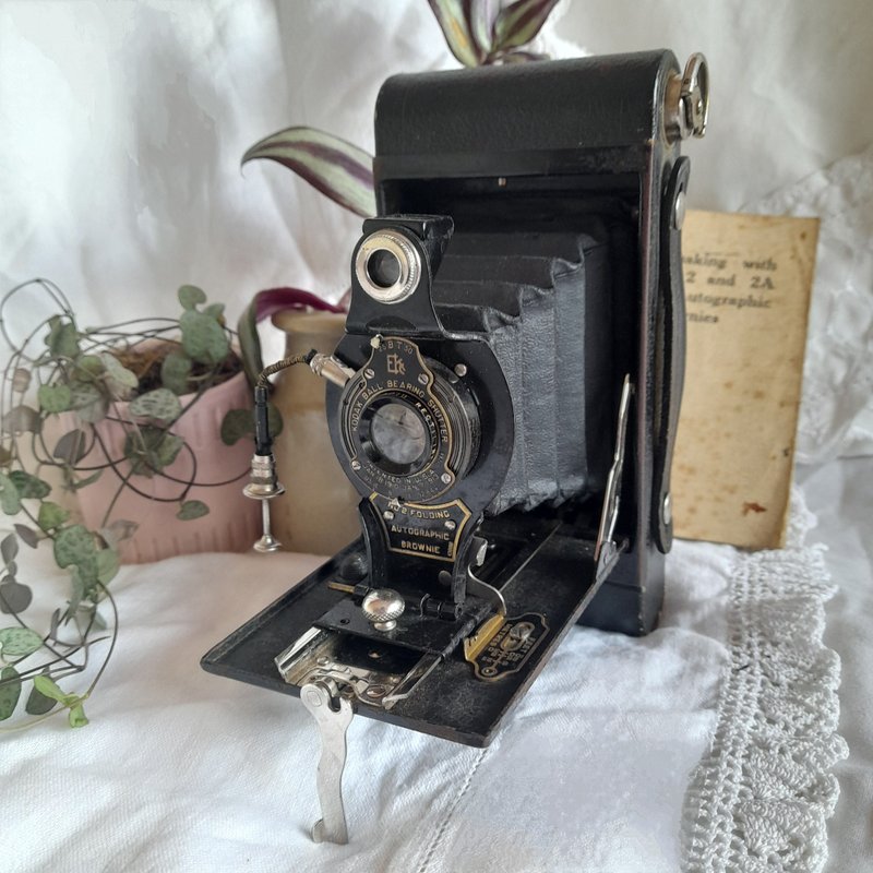 1920s Kodak Folding Brownie No. 2 Automatic Writing and Backprinting Camera - กล้อง - วัสดุอื่นๆ สีดำ