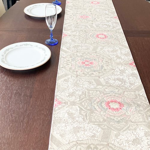 豪華　着物の帯のテーブルランナー　正絹100%