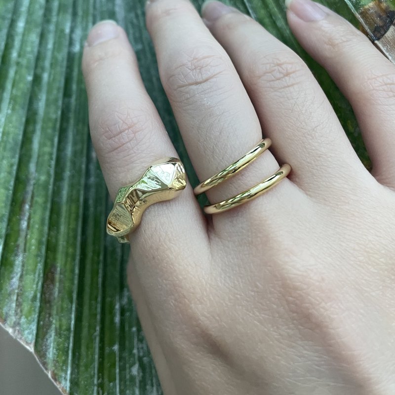 DATE. 09/04/21. Meteor - Lost Stars Two Fingers Ring- 18K Gold Plated - General Rings - Copper & Brass Gold