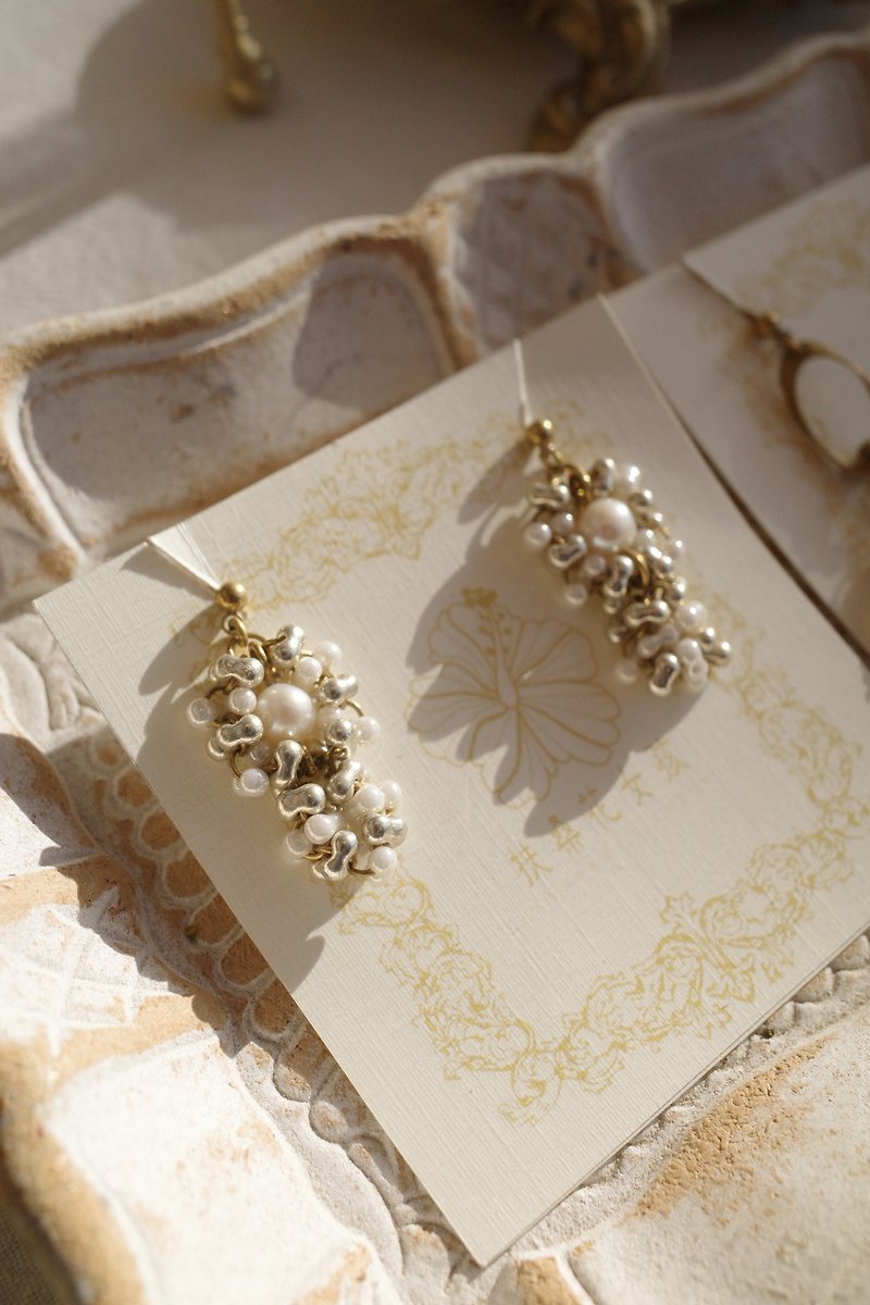 白絲絨珍珠耳墜 復古黃銅 淡水珍珠 日本珠 - 耳環/耳夾 - 珍珠 銀色