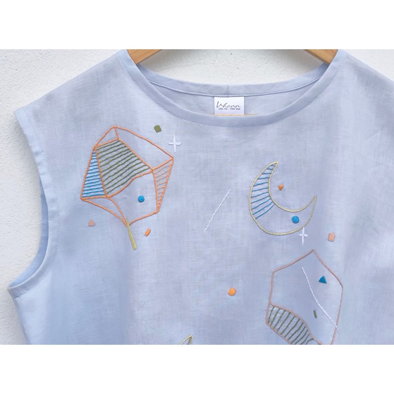 Embroidery | Linen | Sleeveless Top, Blue - 女上衣/長袖上衣 - 棉．麻 藍色