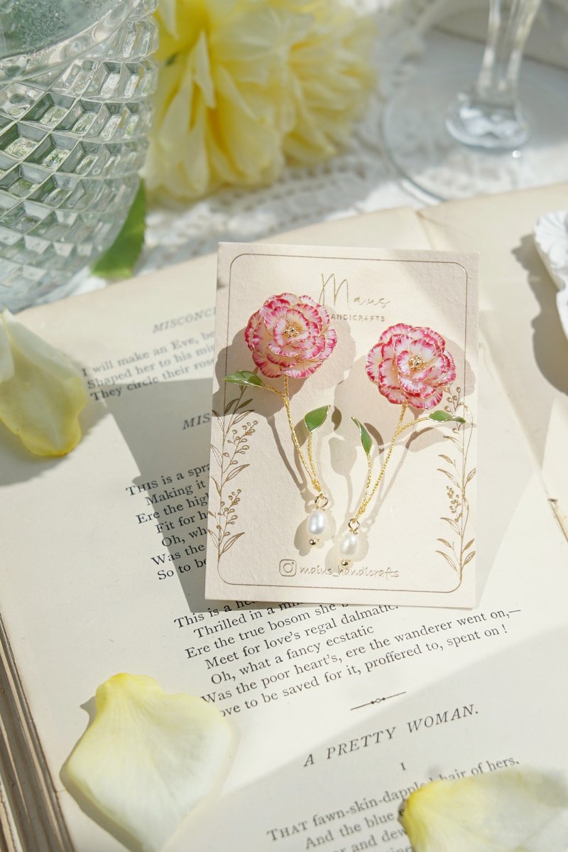 Carnation•Red-Handmade resin earrings Christmas gift - ต่างหู - เรซิน สีแดง