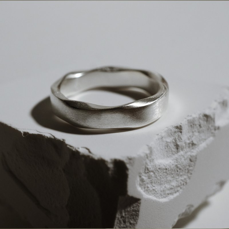 [Gift] Ripple style custom-engraved love couple's ring S999 sterling silver wedding ring - แหวนทั่วไป - เงินแท้ สีเงิน