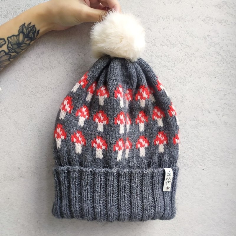 Warm knitted pompom hat | レディース帽子 - 帽子 - 其他材質 灰色