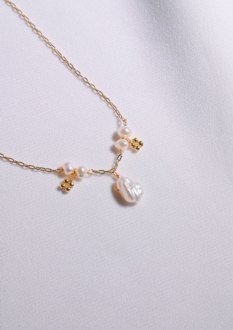 Baroque Pearl Necklace / JIEGEM Sister's Jewelry - Necklaces - Semi-Precious Stones White