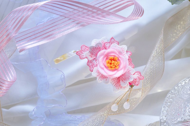 Xiang Fei powder camellia hairpin pendant version - เครื่องประดับผม - ไฟเบอร์อื่นๆ สึชมพู