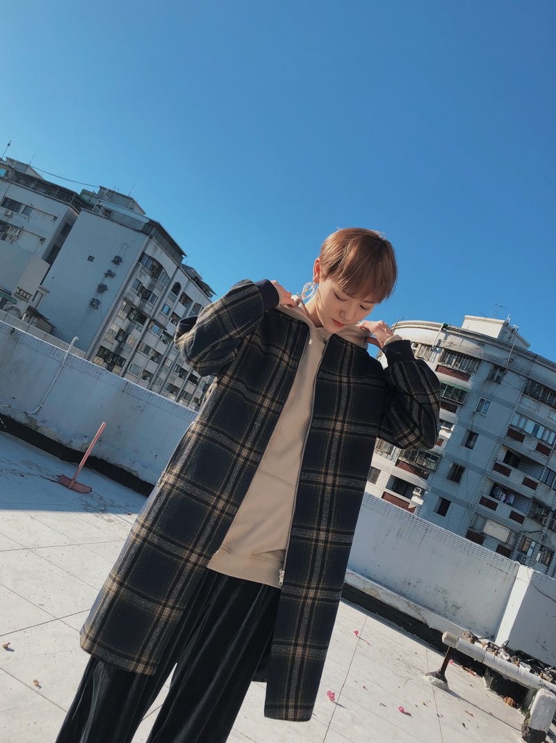 格紋長版毛料外套-大地 LONGLINE WOOLEN COAT IN EARTH CHECK - 女大衣/外套 - 聚酯纖維 