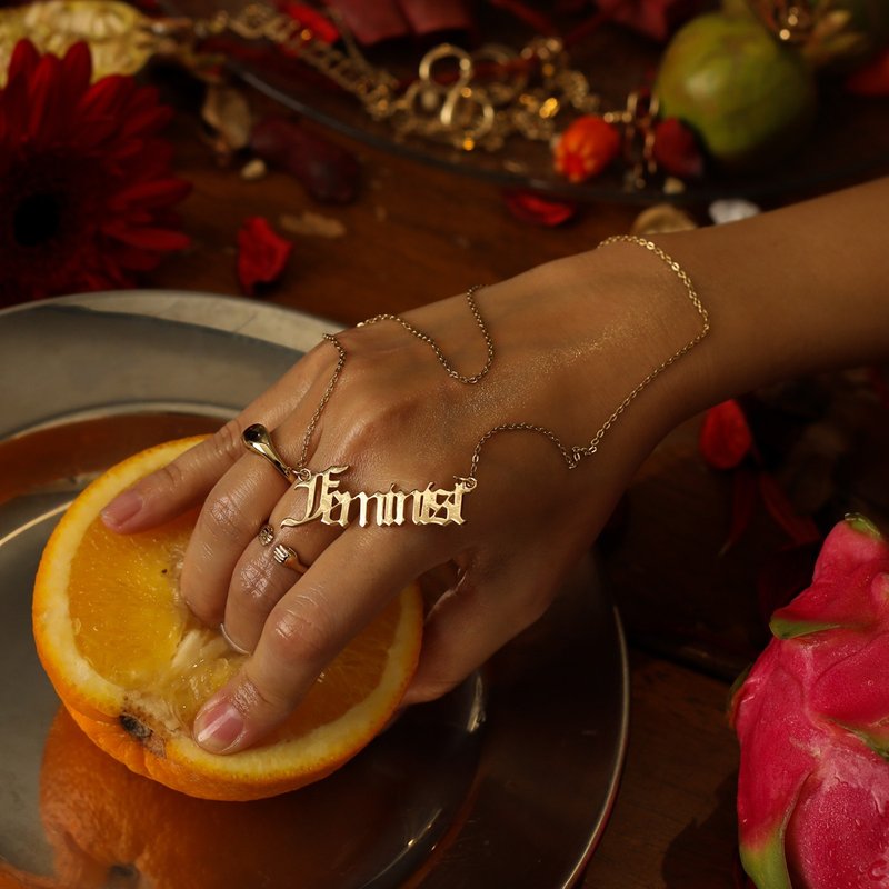 Feminist Typo Necklace - 項鍊 - 銅/黃銅 金色