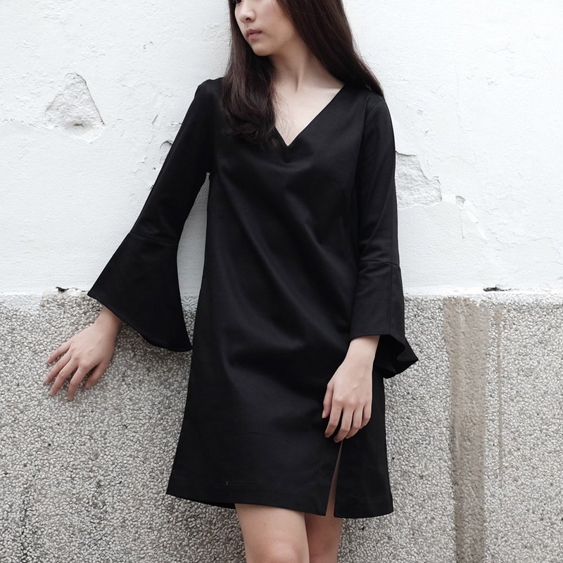 Oxford Bell Sleeve Black - 洋裝/連身裙 - 棉．麻 黑色