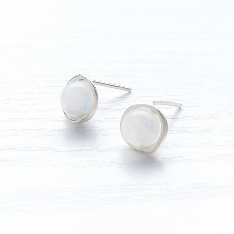 <GENIES> Limited Moonstone Silver Earrings Clip On Earrings or Ear Cuffs - Earrings & Clip-ons - Other Materials White