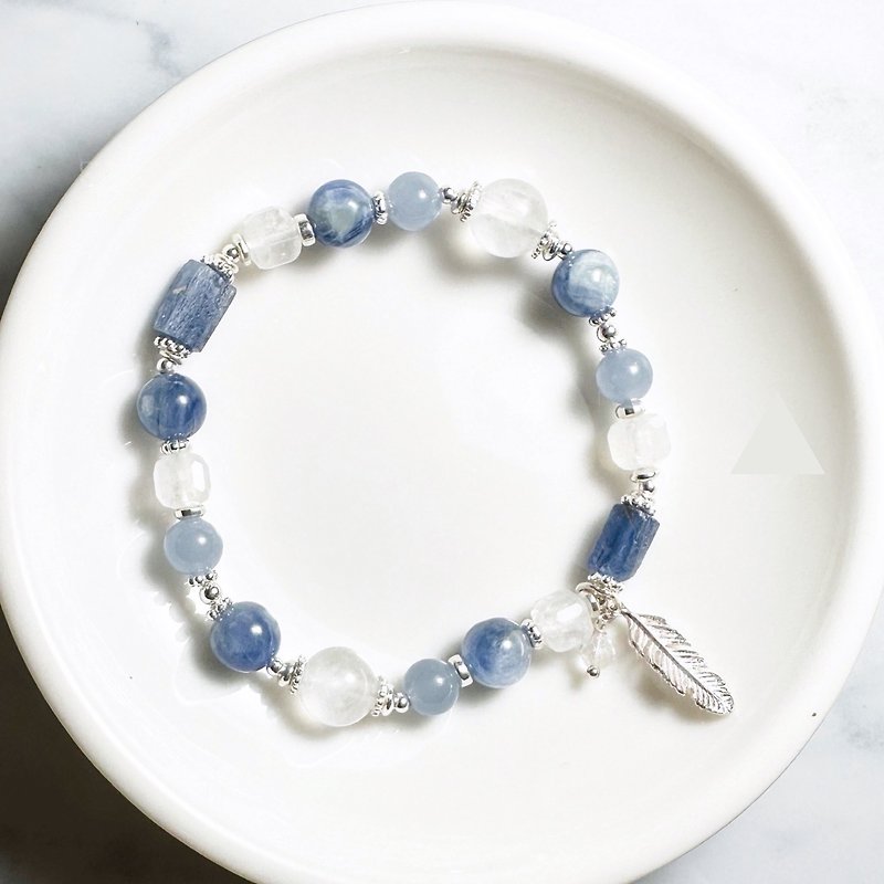 夏空の藍-藍晶石.月光石.天使石.設計款手鍊 - 手鍊/手鐲 - 水晶 藍色