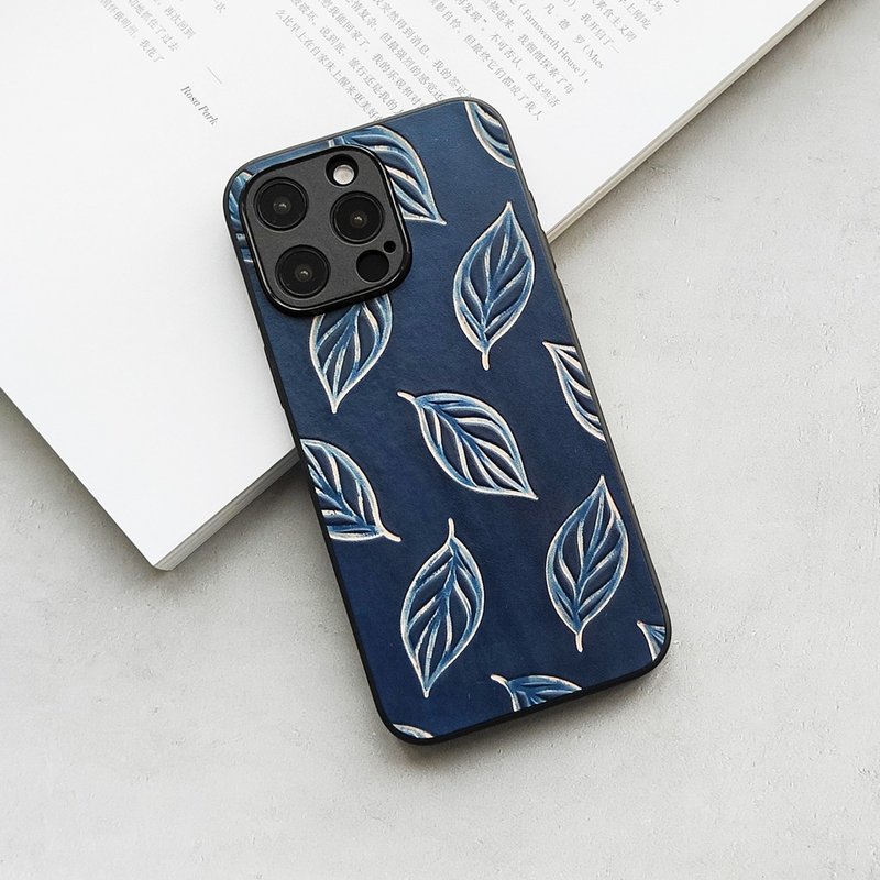 Autumn leaves | Navy blue iphone15promax mobile phone case genuine leather 16plus protective cover 15 Apple case 14 - เคส/ซองมือถือ - หนังแท้ สีน้ำเงิน