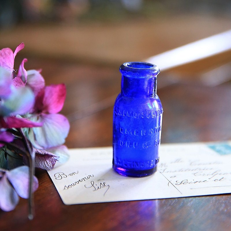 French "deep blue" lettering antique glass bottle S flower - ตกแต่งต้นไม้ - แก้ว สีน้ำเงิน