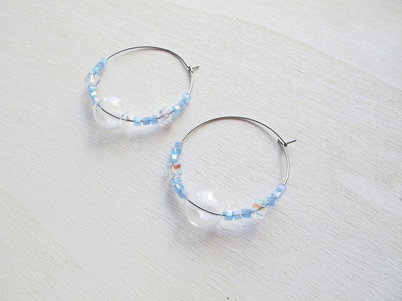 Rosy Garden 透明水藍色水晶氣泡玻璃球耳圈 環狀耳環 - 耳環/耳夾 - 玻璃 藍色