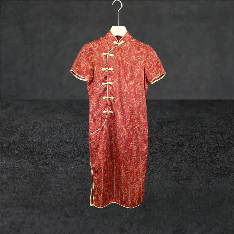 Vintage Custom Red Cheongsam with Gold Disc Buttons, Lurex Thread, Sparkly Jacquard, and Slit Short Sleeves CA801 - ชุดเดรส - เส้นใยสังเคราะห์ สีแดง