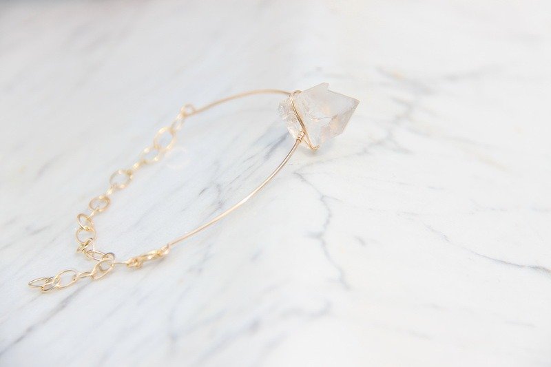 Simple fashion crystal 14K gold bracelet / Modern Crystal 14KGF bracelet - Bracelets - Gemstone Transparent
