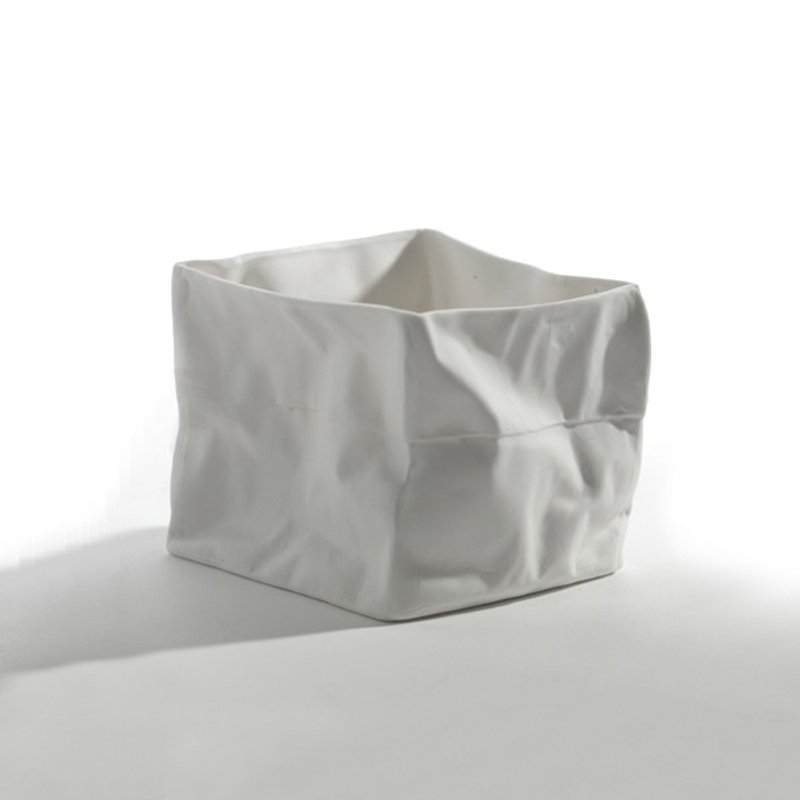[Belgium SERAX] Kiki van Eijk imitation wrinkle paper bag ceramic flower / candlestick - ตกแต่งต้นไม้ - เครื่องลายคราม 